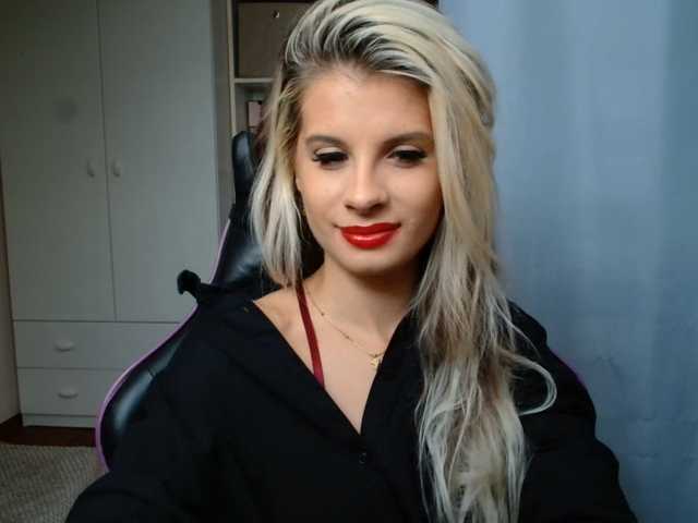KristineNatural live cam preview