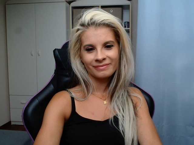 KristineNatural live cam on BongaCams