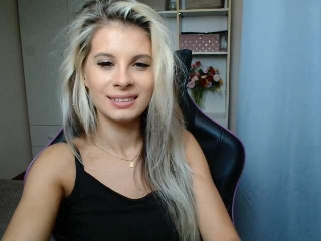 KristineNatural live cam on BongaCams