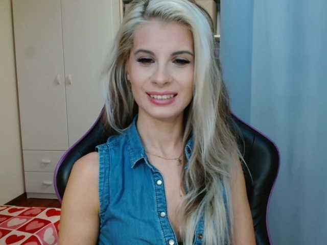 KristineNatural live cam on BongaCams