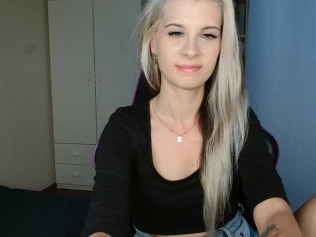 KristineNatural live cam on BongaCams