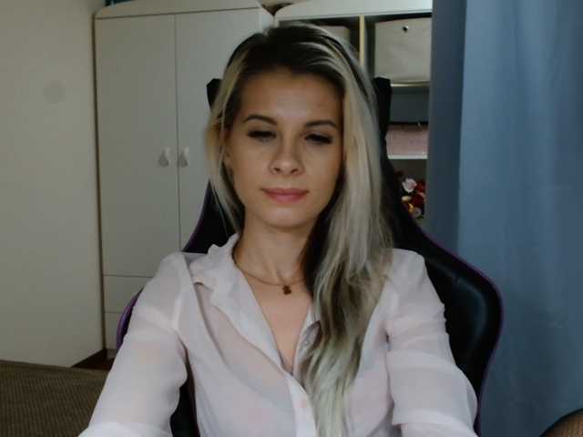 KristineNatural live cam on BongaCams