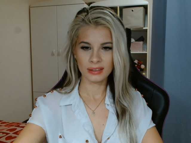 KristineNatural webcam
