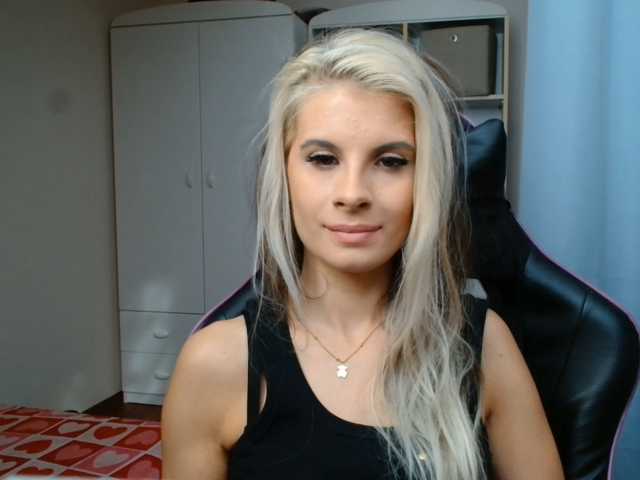 KristineNatural live cam on BongaCams
