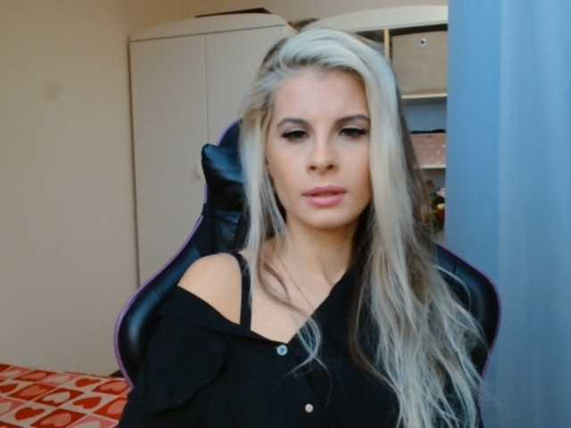 KristineNatural live cam on BongaCams