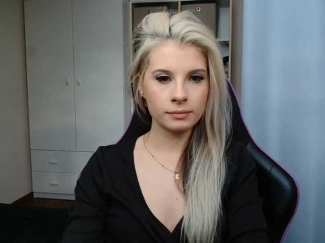KristineNatural live cam on BongaCams