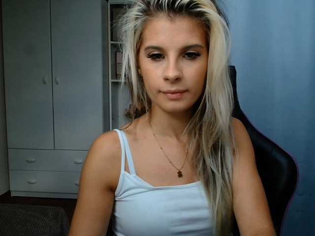 KristineNatural live cam on BongaCams