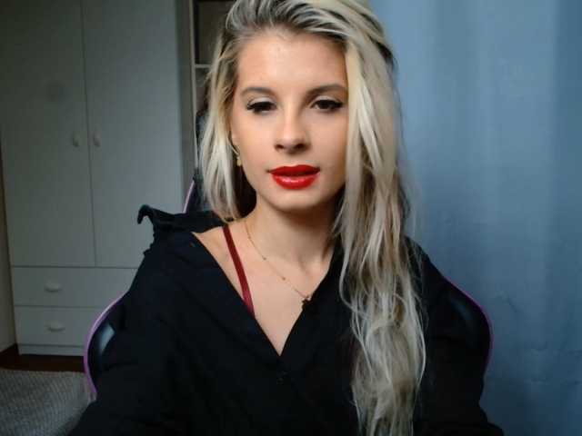 KristineNatural live cam on BongaCams