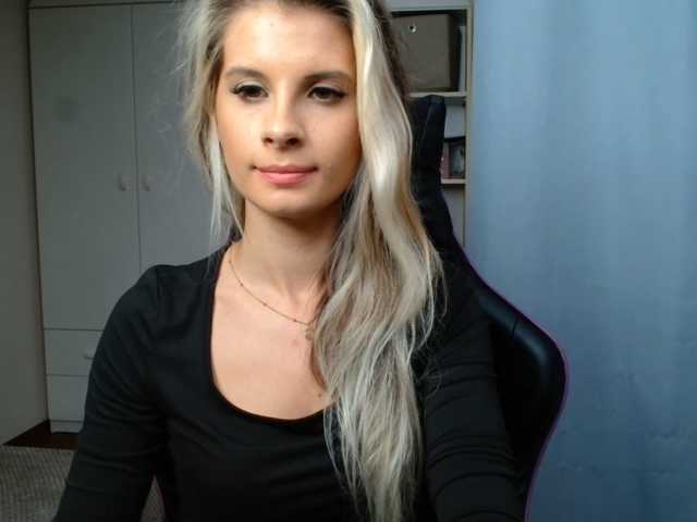 KristineNatural live cam on BongaCams