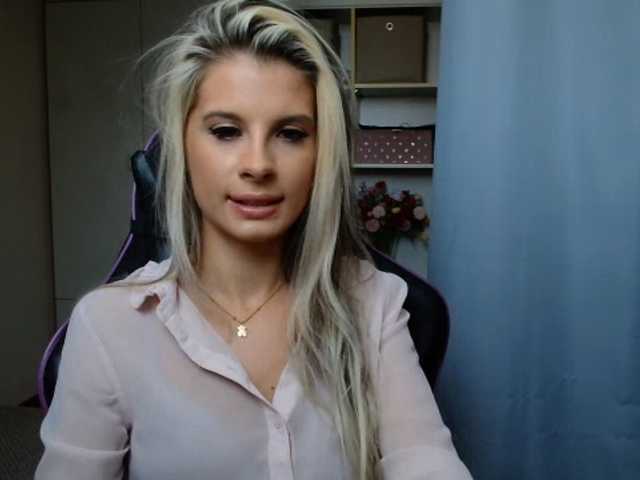 KristineNatural live cam on BongaCams