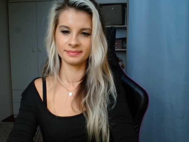 KristineNatural live cam on BongaCams