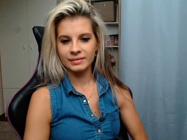 KristineNatural live cam preview