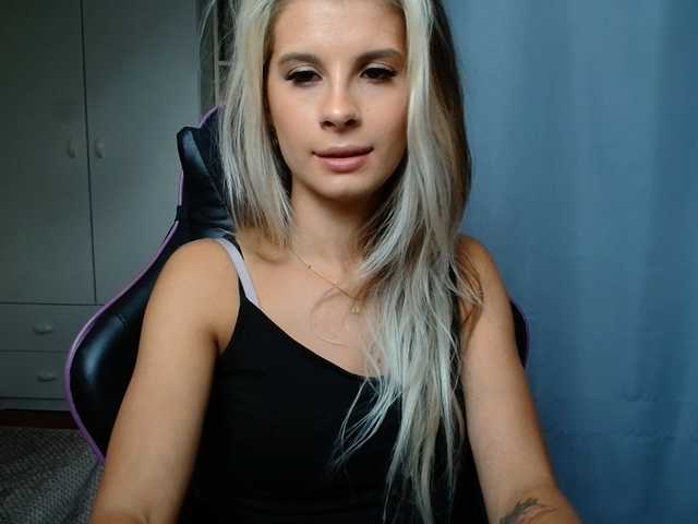 KristineNatural live cam on BongaCams