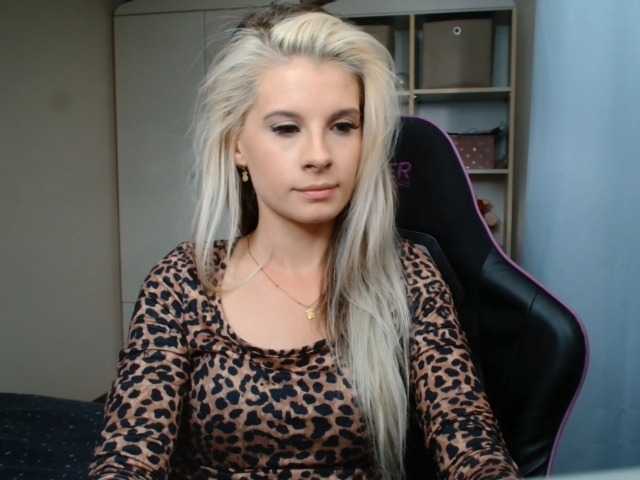 KristineNatural live cam on BongaCams
