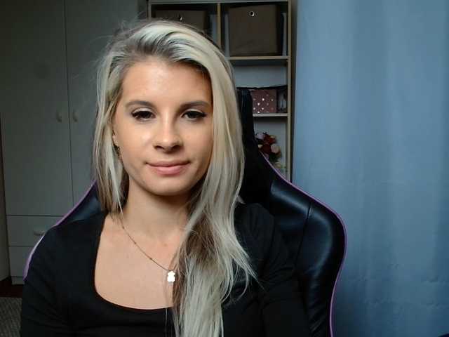 KristineNatural live cam on BongaCams