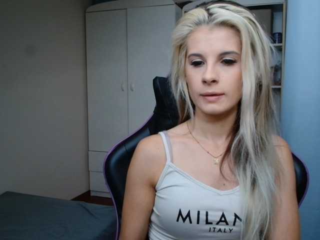 KristineNatural live webcam show