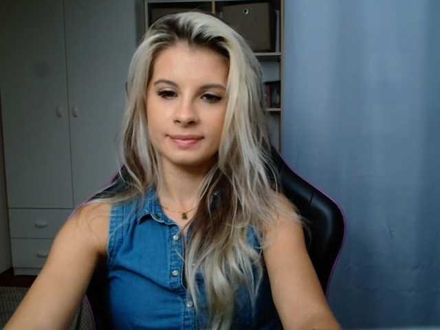 KristineNatural live cam on BongaCams