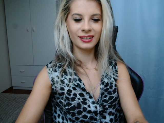 KristineNatural live cam on BongaCams