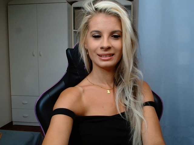 KristineNatural live cam on BongaCams