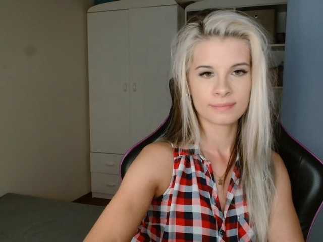 KristineNatural live cam on BongaCams