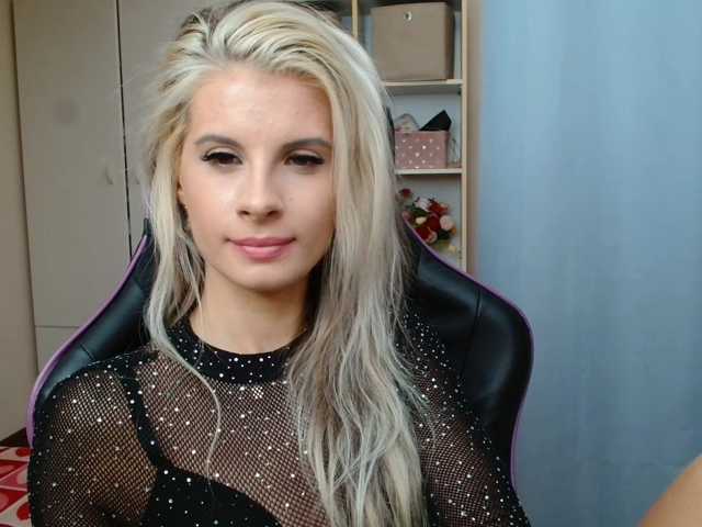 KristineNatural live cam on BongaCams