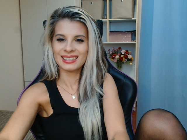 KristineNatural live cam on BongaCams
