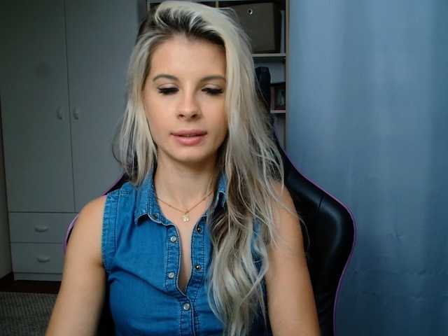 KristineNatural live cam on BongaCams