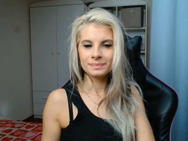 KristineNatural live cam on BongaCams