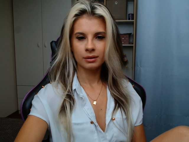 KristineNatural live cam on BongaCams