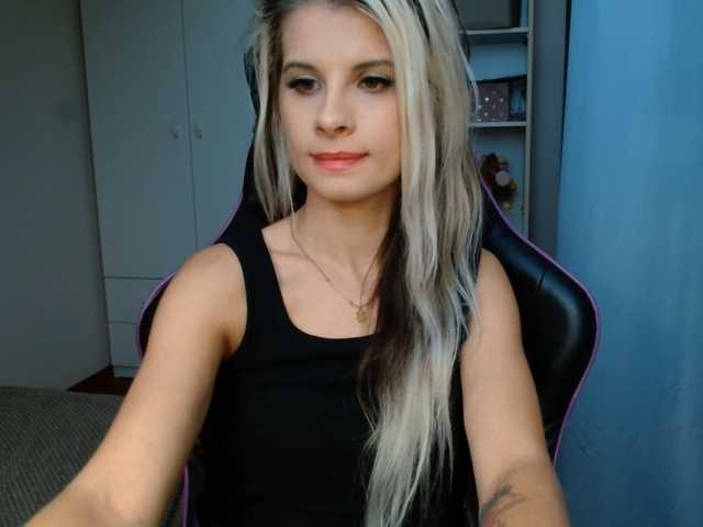 KristineNatural live cam on BongaCams