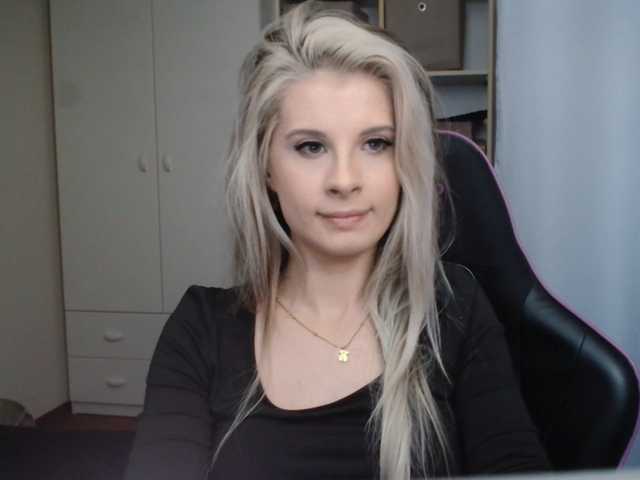 KristineNatural live cam on BongaCams