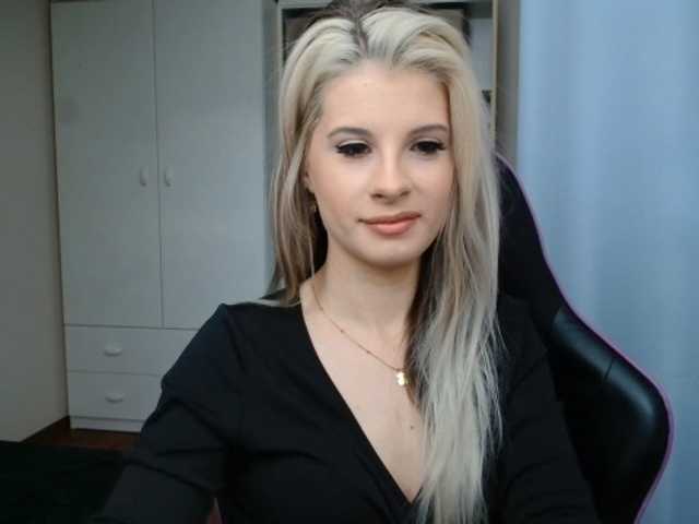 KristineNatural live cam on BongaCams