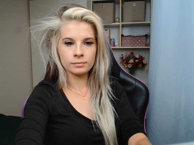 KristineNatural live cam on BongaCams