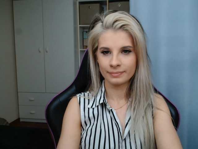KristineNatural live cam on BongaCams