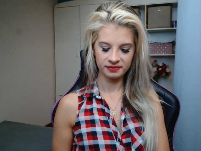 KristineNatural live cam on BongaCams