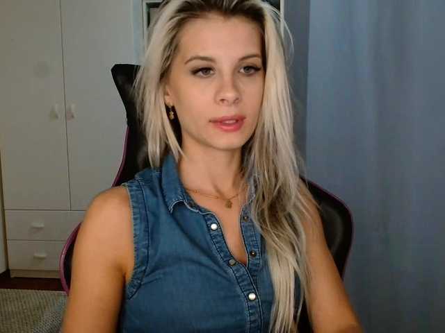 KristineNatural live cam on BongaCams