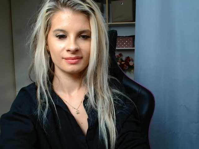 KristineNatural live cam on BongaCams