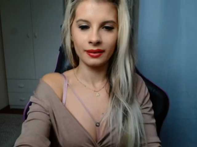 KristineNatural live cam on BongaCams