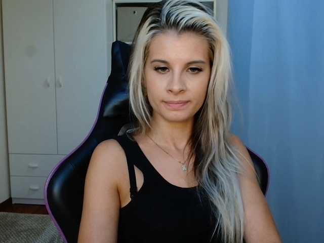 KristineNatural live cam on BongaCams