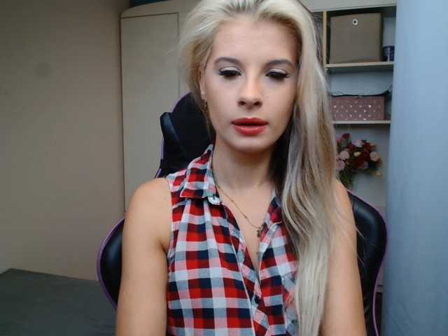 KristineNatural live webcam show