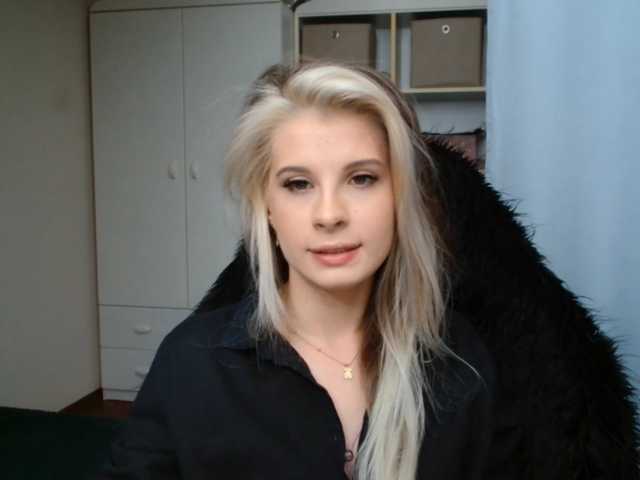 KristineNatural live cam on BongaCams