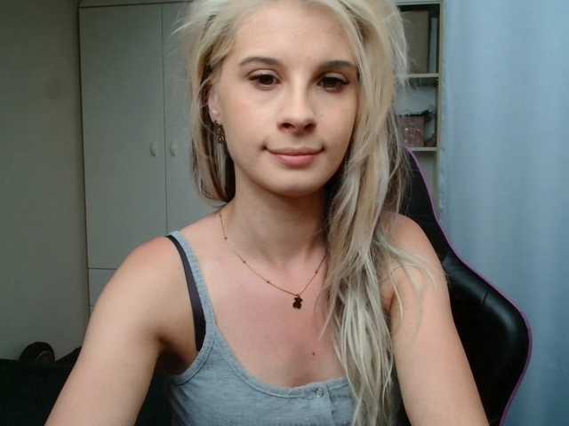 KristineNatural live cam on BongaCams