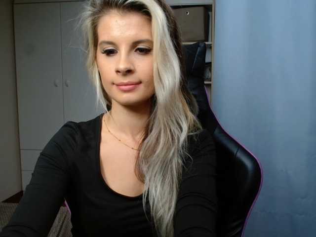 KristineNatural live cam on BongaCams