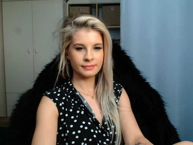 KristineNatural live cam on BongaCams