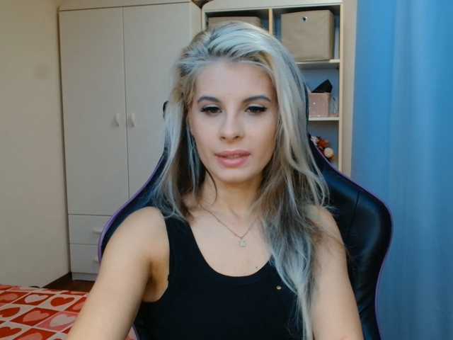KristineNatural live cam on BongaCams