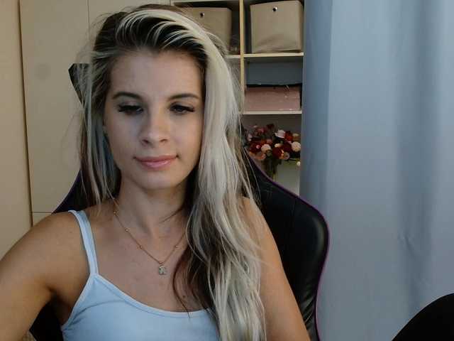 KristineNatural live cam preview
