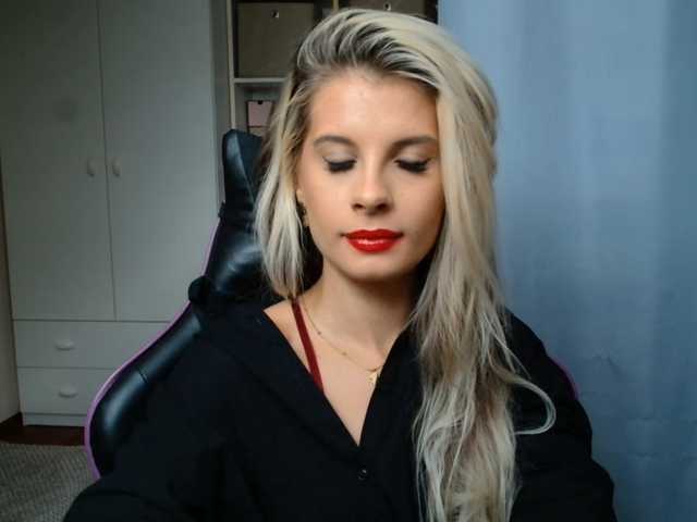 KristineNatural live cam preview