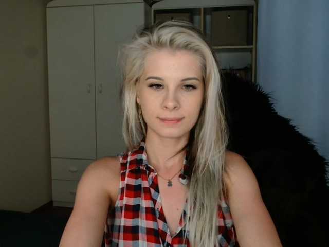 KristineNatural live cam on BongaCams