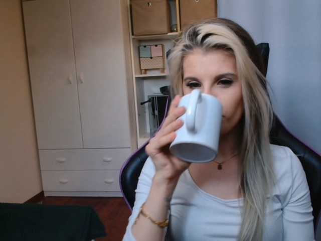 KristineNatural webcam