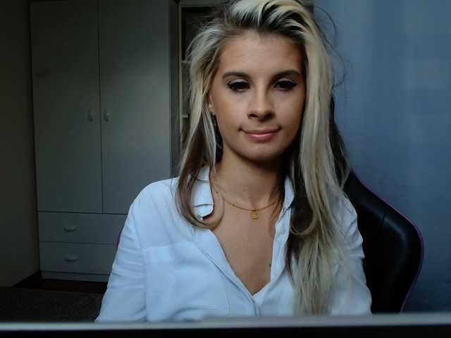 KristineNatural live cam on BongaCams